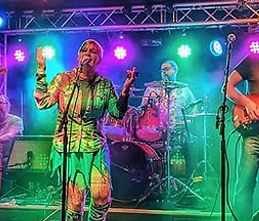 LIVE MUSIC - Someone You Can Xray