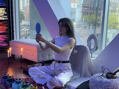 Neurosensory Hypno-immersion with Violet