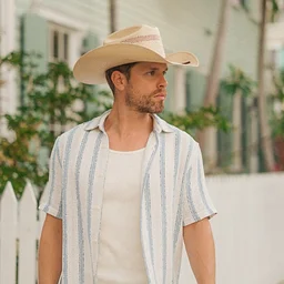 Dustin Lynch