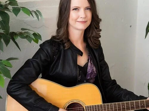 Live Music: Kenna Dee