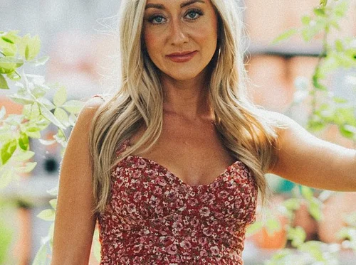 Live Music with Jeanna Lewis, Encanto Crepes Pop-Up