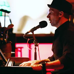 Manny Estrella