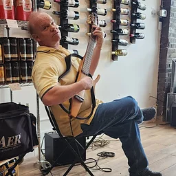 Live music at the Manette Wine Bar: Glenn Lysack