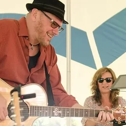 Live Music: The Bonds