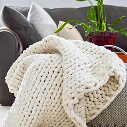 Chunky Knit Blanket DIY Workshop (11/18/26 - Amherst)