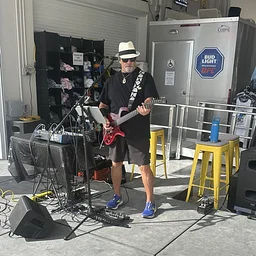 Live Music at The Beach Bar with Alan Small