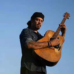 Michael Franti Trio - Heartstrings & Dynamite
