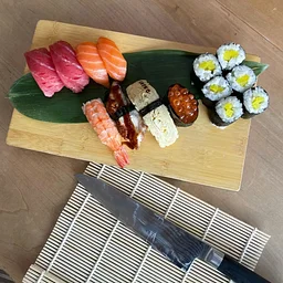 Sushi Class 101 at Uroko