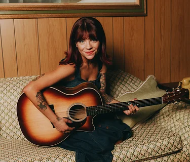Happy Hour with live music by Paris Ray