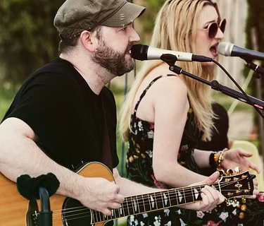 Black Friday Live Music Series – Brian & Mindy