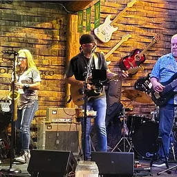 LIVE MUSIC: Harry McGraw Band
