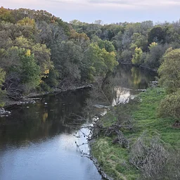 Kayak Tour: Fall Foliage Paddle on the Milwaukee River