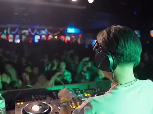 DJ DANCE PARTY!