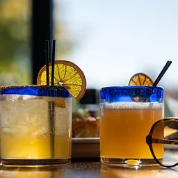 Happy Hour @ Mojos