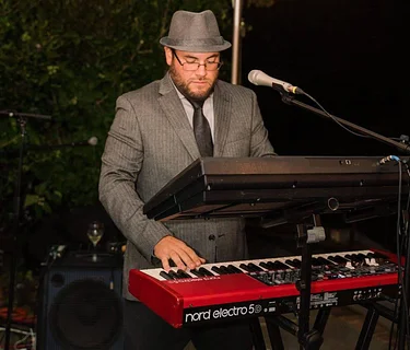 Saturday Afternoon Live Music Series – Dan Galvano