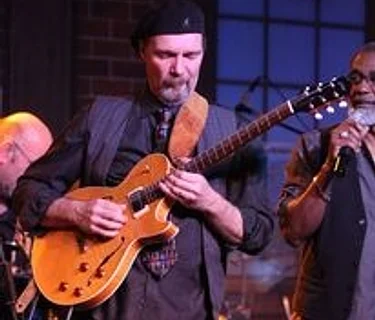 Live Music: Bruce Middle Duo