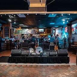 Live Music with Victor Simar