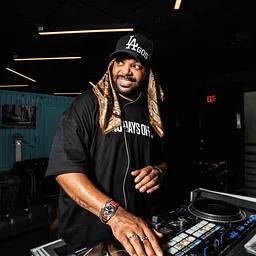 DJ: Daniel Ian jones