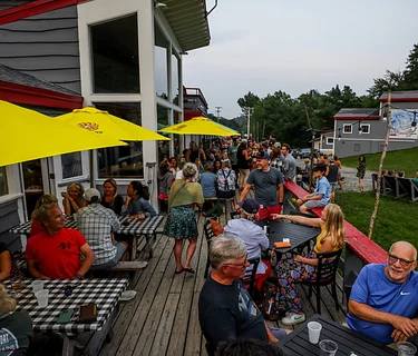 Stark’s Pub Opens for Summer