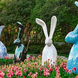 Hunt Slonem: Bunnies, Birds & Butterflies