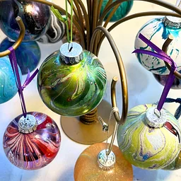 W-AW108 WATER MARBLING WITH ACRYLICS ON GLASS BAUBLES ORNAMENTS! With Peggy Wertheim