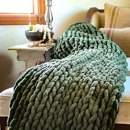 FINGER KNITTING A CHUNKY BLANKET