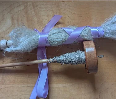 Rustbelt Drop Spindle: Spinning Our Region’s Fibers w/ Laura SanBoeuf Paris