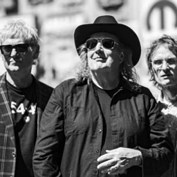 Drivin N Cryin wsg Laid Back Country Picker – Sportsmens