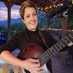 Live Music: Erin Chase
