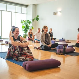 Clase Comunitaria Gratuita con Profesores de Yoga en Formación