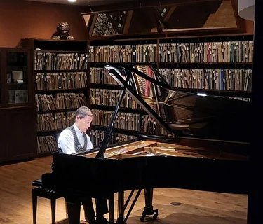 Gustavo Romero, piano