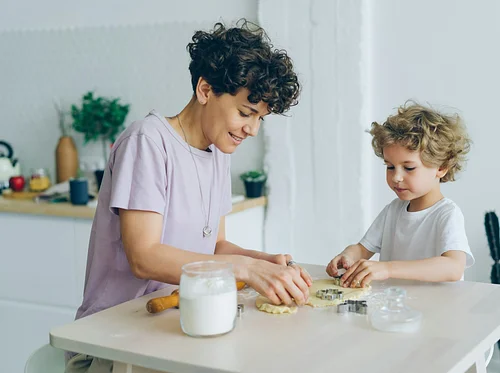APRIL VACAY FUN: FAMILY COOKIE DECORATING CLASS