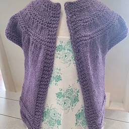 JB26-09: In Threes Baby Cardigan