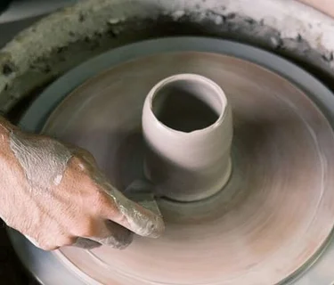 Wheelthrowing for Beginners to Advanced with Asha Serra (Session D – 8 Weeks)