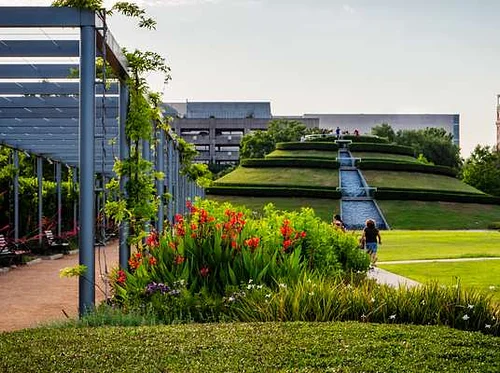 Garden Mornings at McGovern: Monthly Tour Series