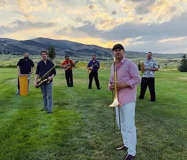 SUMMER OUTDOOR CONCERT SERIES: JOHN ROBERTS Y PAN BLANCO