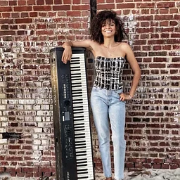 Live Music from Nina Newton