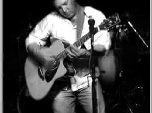 Free Live Music with Roger Bowyer at The Vineyard at Hershey