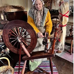 Antique Spinning Wheel Demonstration