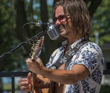 Live Music with Brad Lark