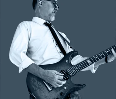 Live Music ft. Roger Leonhardt of String Theory