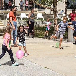 Sunday Fun Day: Art in Play