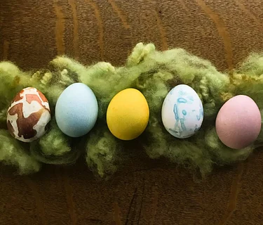 FamilieTid: Natural-Dyed Eggs Webinar