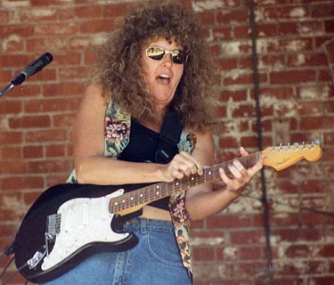 Live Music: Teresa Russell, 6-9 pm / Food Truck: Wrapped
