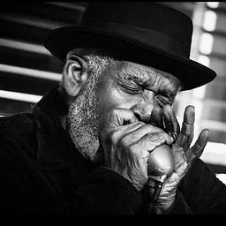 Live Music: Morganfield Burnett 6-9 pm / Food Truck: DisFruta