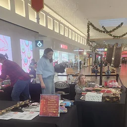HOLIDAY GIFT WRAPPING STATION