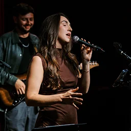 THURSDAY – R&B – LAUREN SCUDDER – in the performance space