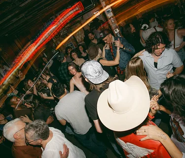 2'step 2'sdays featuring The Slide Stops