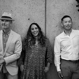 Live Music: Tres Palomas