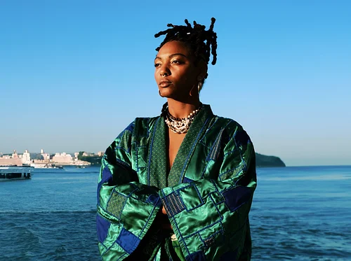 BIA FERREIRA with Lady Midnight